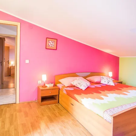 Apartament & Iva *